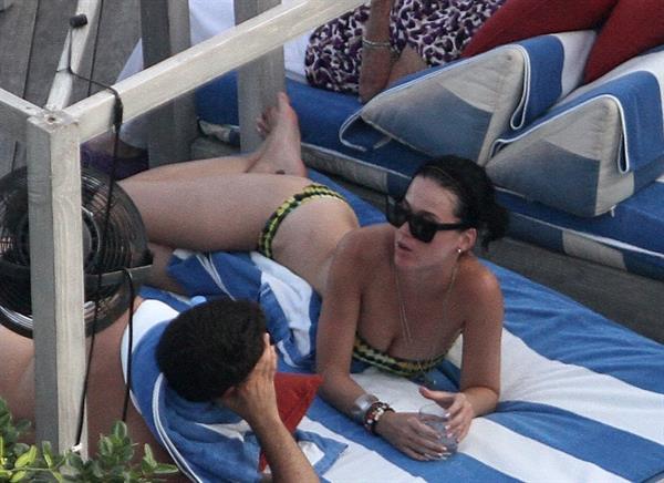 Katy Perry - In a bikini at a hotel pool in Miami July 27, 2012