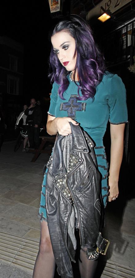 Katy Perry - Leaves The Dove pub in London. June 6, 2012