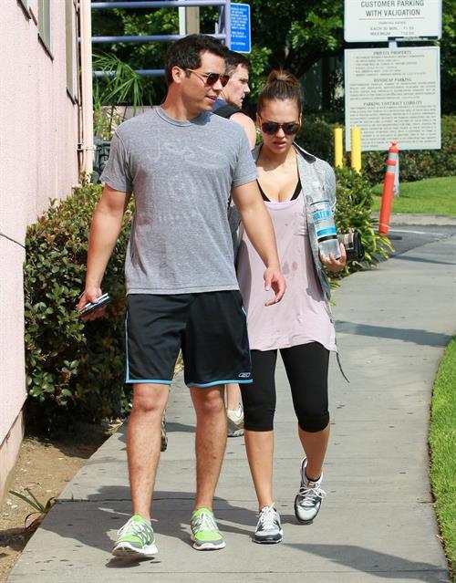 Jessica Alba going for smoothies September 14, 2011