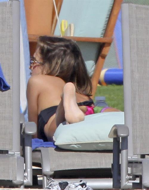 Jessica Alba holiday in Cabo San Lucas December 31, 2010