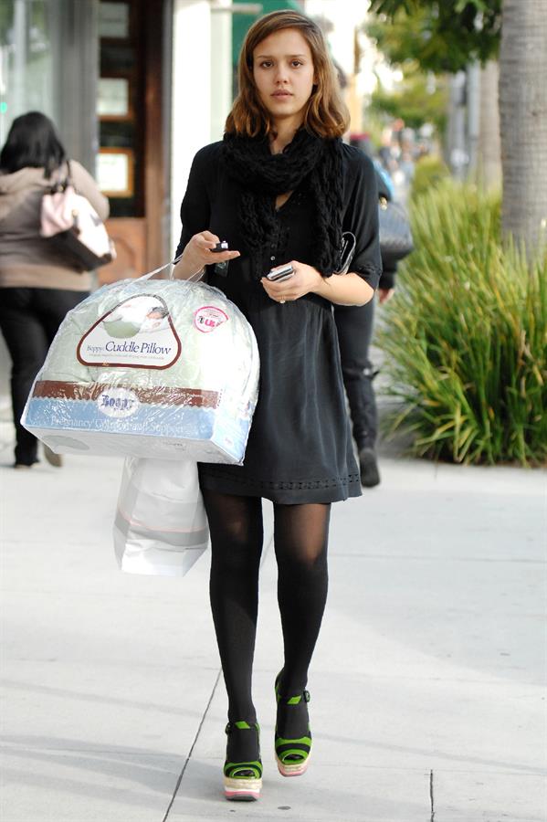 Jessica Alba shopping in Beverly Hills California on March 25, 2011 