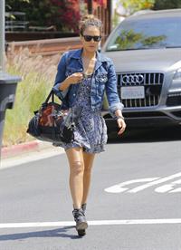 Jessica Alba heads to a private home in Santa Monica on May 31, 2013