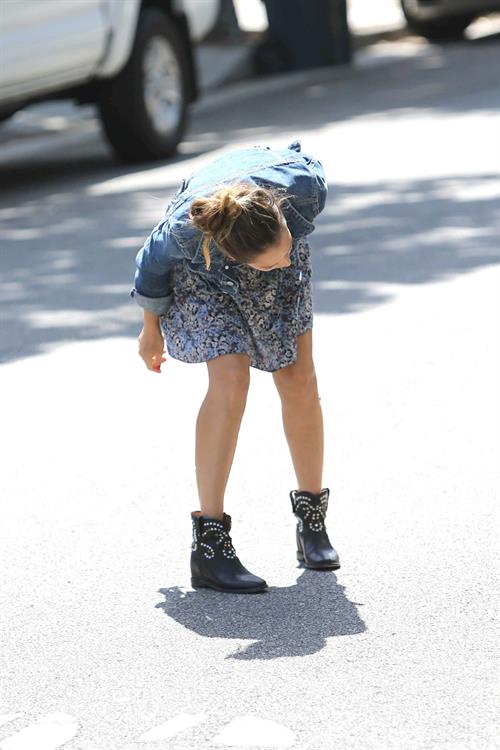 Jessica Alba heads to a private home in Santa Monica on May 31, 2013