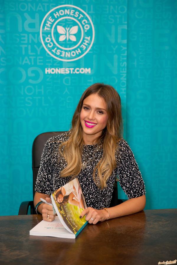 Jessica Alba - Signs copies of her book The Honest Life at Book People in Austin (09.05.2013) 