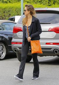 Jessica Alba - Running errands in Los Angeles (16.05.2013) 