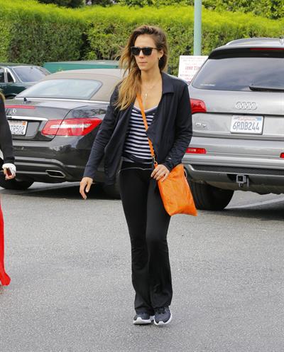 Jessica Alba - Running errands in Los Angeles (16.05.2013) 