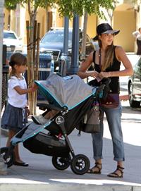 Jessica Alba Shopping with daughters - Aug 24 