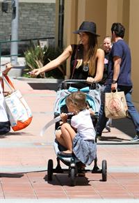 Jessica Alba Shopping with daughters - Aug 24 