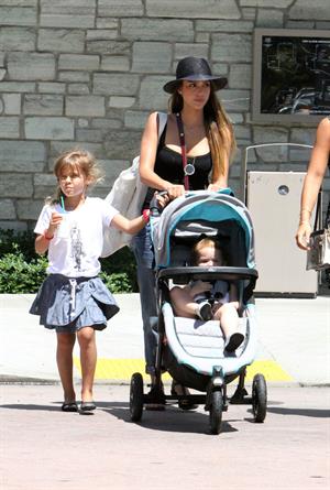 Jessica Alba Shopping with daughters - Aug 24 