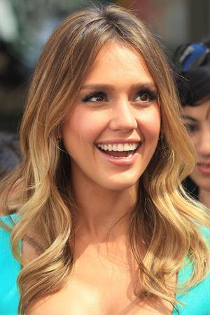 Jessica Alba -  On the set of Extra in New York September 12, 2012 