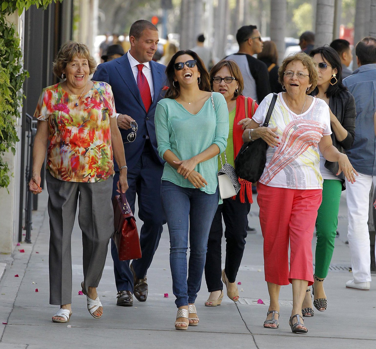Eva Longoria Goes shoe shopping in Beverly Hills (May 23, 2013) 