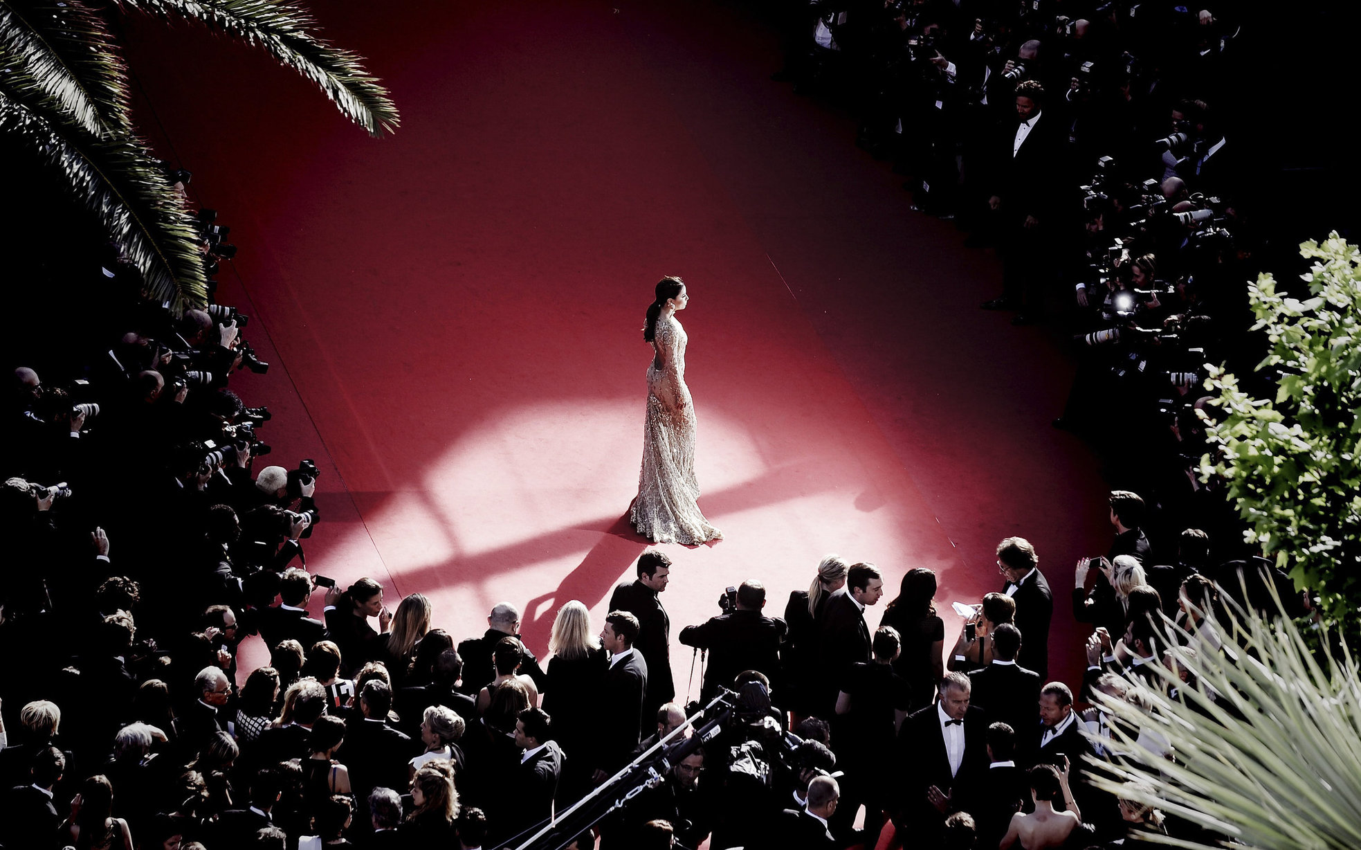Eva Longoria in a Versace dress at the premiere of Le Passe in Cannes (17.05.2013) 
