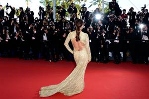 Eva Longoria in a Versace dress at the premiere of Le Passe in Cannes (17.05.2013) 