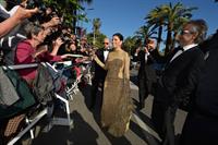 Eva Longoria in a Versace dress at the premiere of Le Passe in Cannes (17.05.2013) 