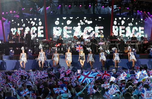 Kylie Minogue - Diamond Jubilee Concert  (4.6.2012)