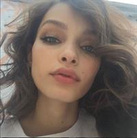 Luma Grothe taking a selfie