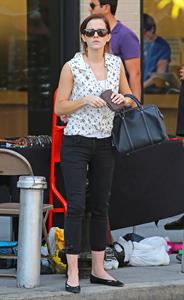 Emma Watson Shopping at a jewelry stand in the meatpacking district of New York 14.09.12