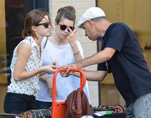 Emma Watson Shopping at a jewelry stand in the meatpacking district of New York 14.09.12