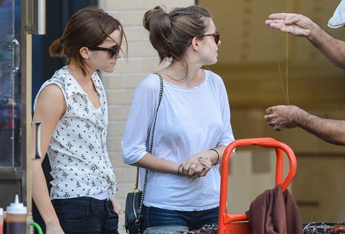 Emma Watson Pictures Emma Watson Shopping at a jewelry stand in the meatpacking district of New York 14.09.12