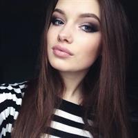 Olga Nowotarska taking a selfie