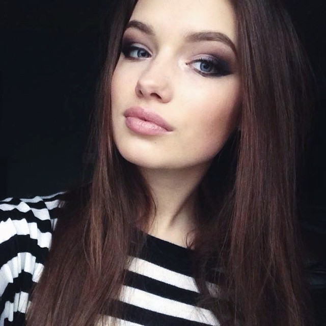 Olga Nowotarska taking a selfie