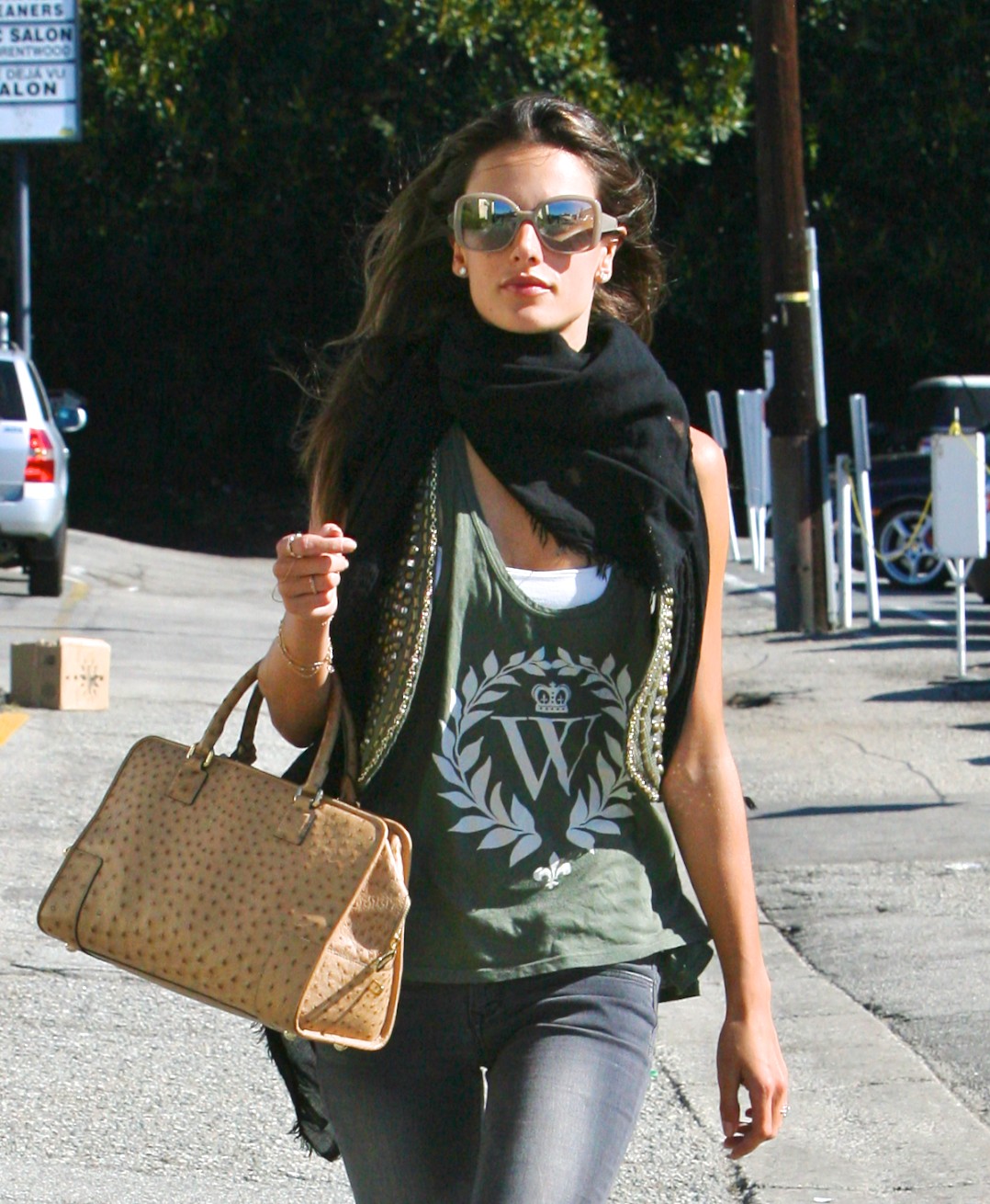 Alessandra Ambrosio Pictures Alessandra Ambrosio out in Brentwood on January 28