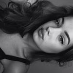 Olga Nowotarska taking a selfie