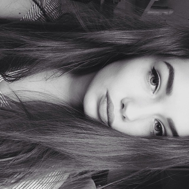 Olga Nowotarska taking a selfie