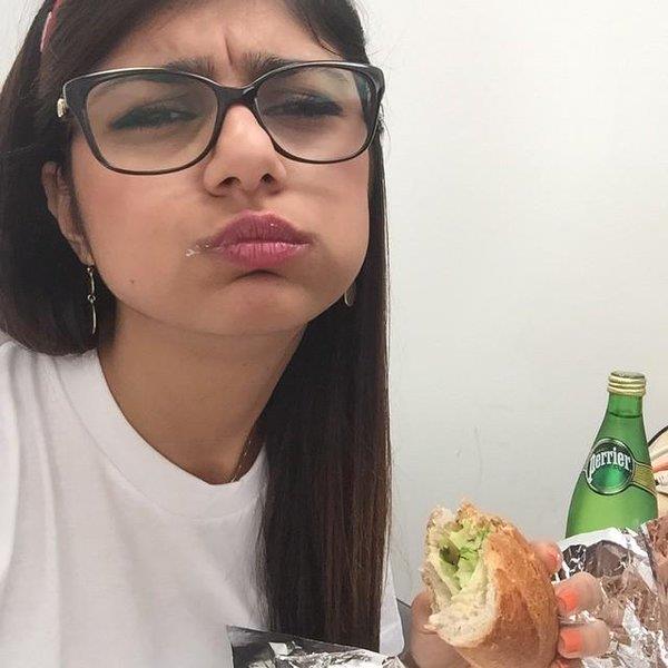 Mia Khalifa taking a selfie