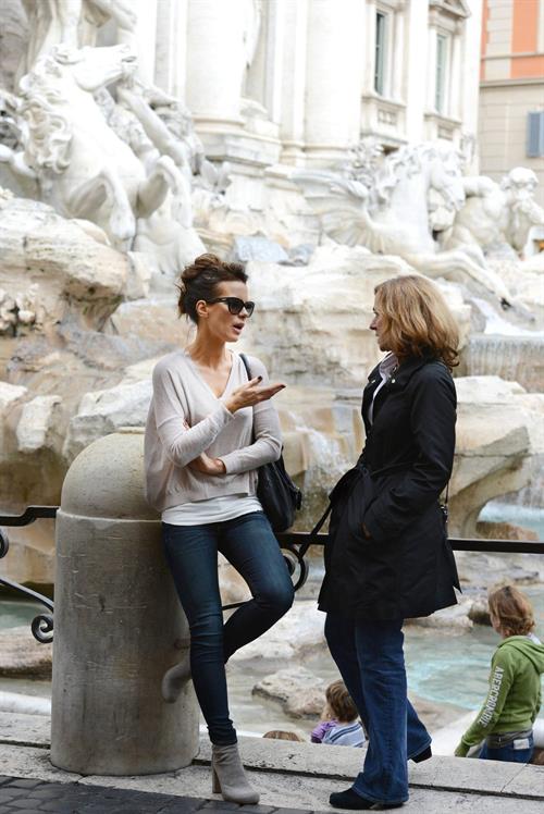 Kate Beckinsale Out and about in Rom November 9-2013  