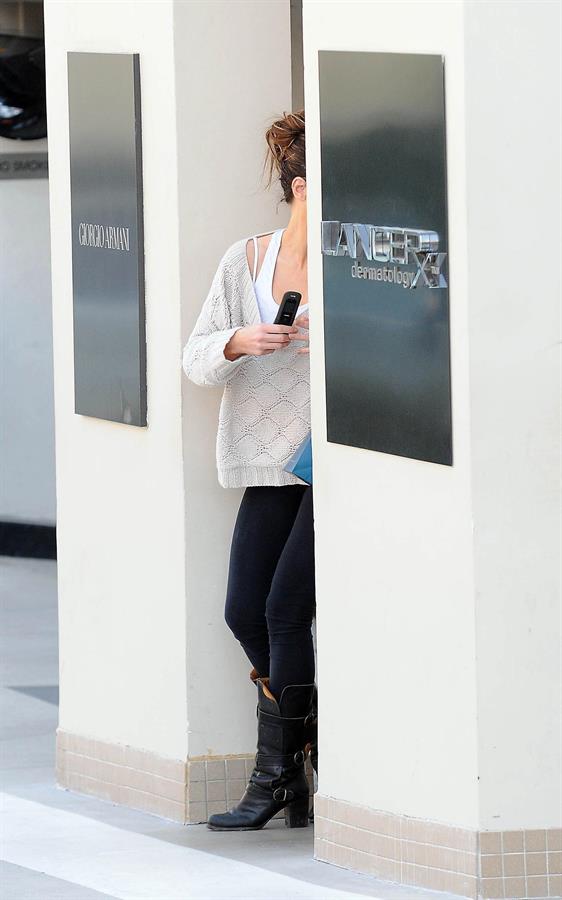 Kate Beckinsale Waits for her ride while leaving Lancer Dermatology in Beverly Hills (May 17, 2013) 
