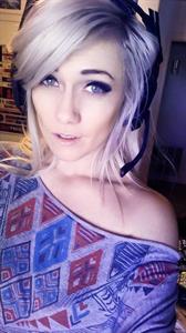 Lindsay Elyse taking a selfie