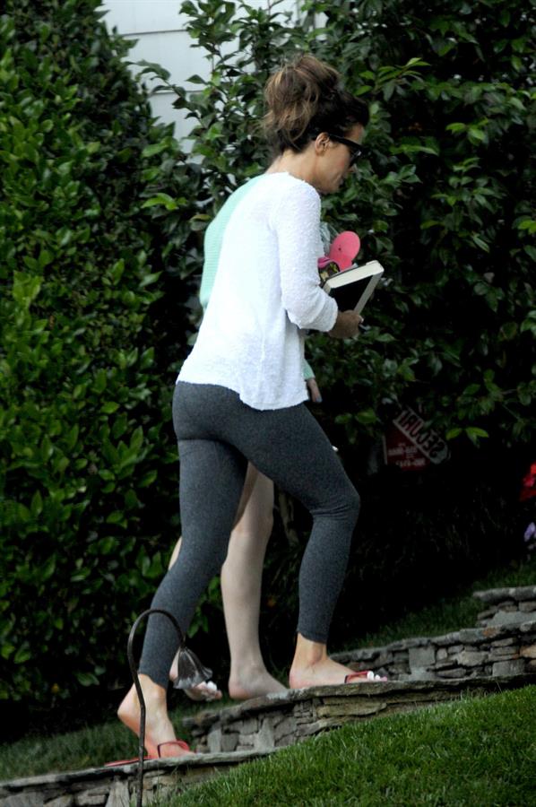 Kate Beckinsale returns to her home in Los Angeles June 12-2013 
