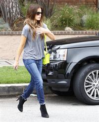 Kate Beckinsale - Enjoys a stroll in Los angeles (07.06.2013) 