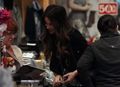 Kate Beckinsale shopping at Piccolo Paradiso store December 14, 2012 