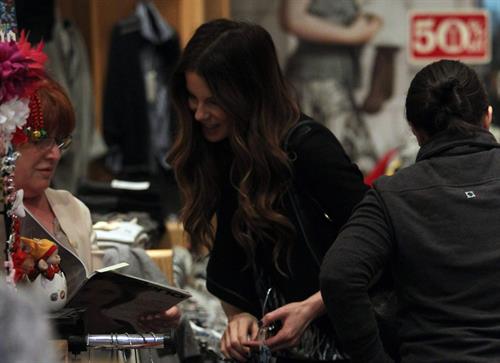 Kate Beckinsale shopping at Piccolo Paradiso store December 14, 2012 