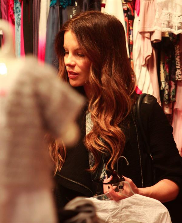 Kate Beckinsale shopping at Piccolo Paradiso store December 14, 2012 