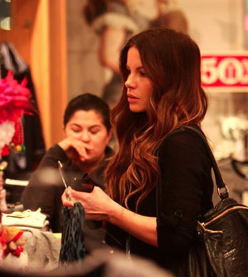Kate Beckinsale shopping at Piccolo Paradiso store December 14, 2012 
