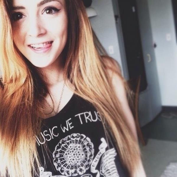 Chrissy Costanza taking a selfie