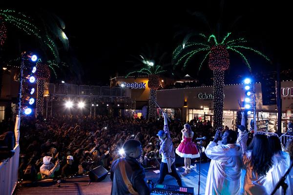 Ariana Grande Citadel Outlet’s 11th annual Tree Lighting Ceremony and Concert in LA 11/10/12 