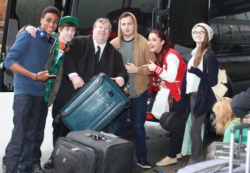 Ariana Grande catching flight back to LA in Vancouver 11/3/12