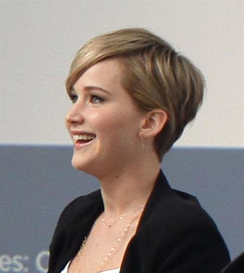 Jennifer Lawrence Q&A at the Yahoo Headquarters - Los Angeles - November 6, 2013 