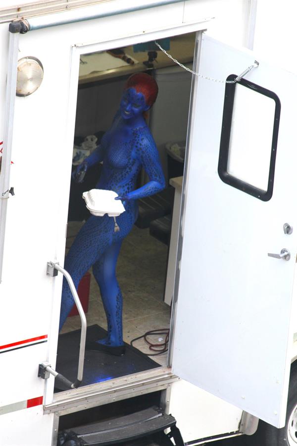 Jennifer Lawrence s On the Set of X-Men: Days of Future Past - Montreal, Canada (May 31, 2013) 