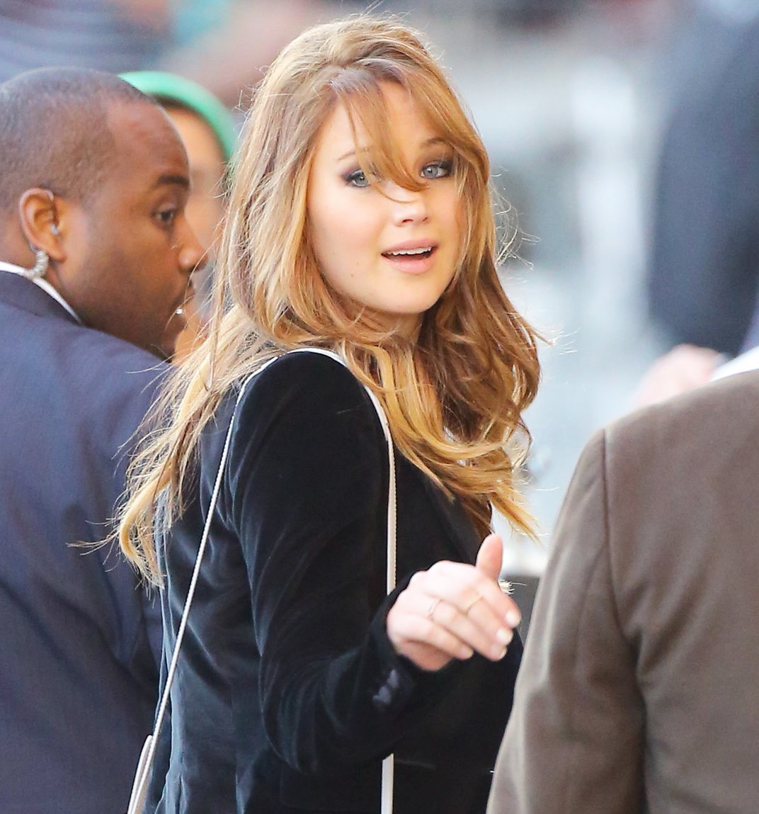 Jennifer Lawrence Arriving at the Jimmy Kimmel Live (January 31, 2013) 