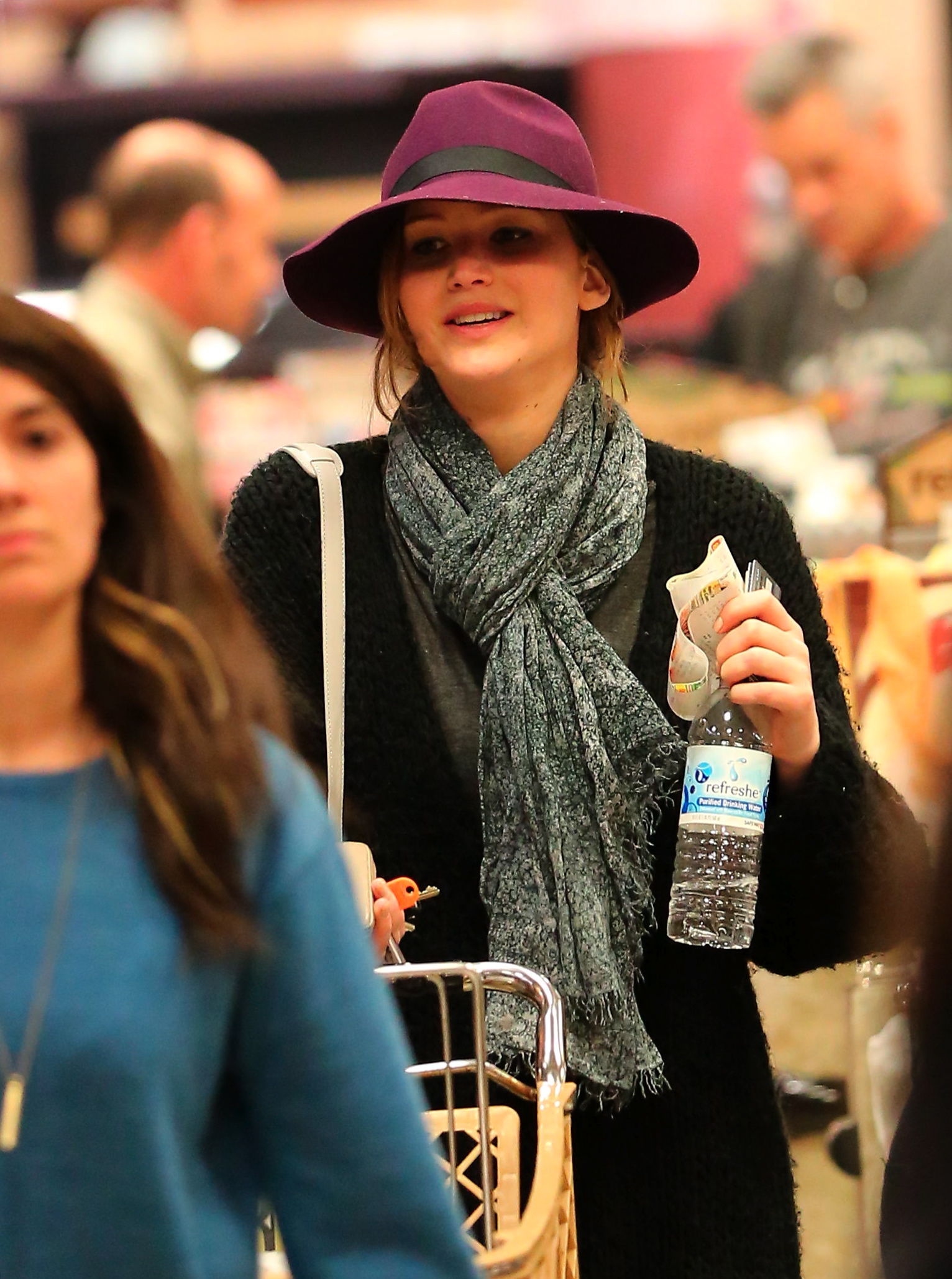 Jennifer Lawrence Pictures Jennifer Lawrence - Shops in Santa Monica (29.01.2013)