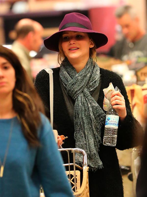 Jennifer Lawrence - Shops in Santa Monica (29.01.2013)