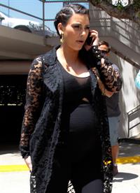 Kim Kardashian Goes house hunting with Kanye West in Bel Air (May 10, 2013) 