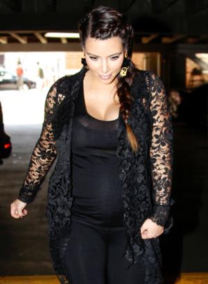 Kim Kardashian Goes house hunting with Kanye West in Bel Air (May 10, 2013) 