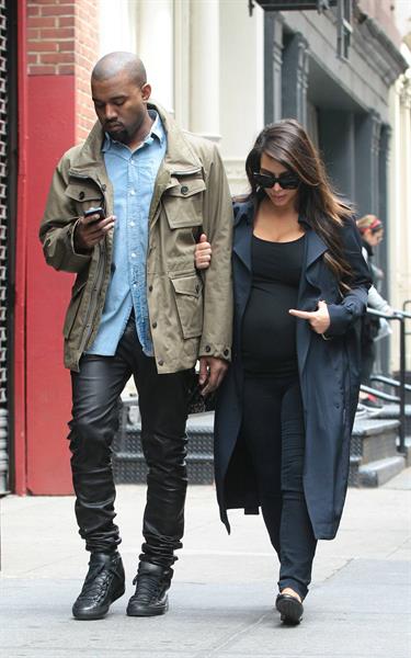 Kim Kardashian Takes an early morning stroll with Kanye West in SoHo (May 6, 2013) 