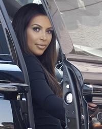 Kim Kardashian - Spotted inside a Rolls Royce in Los Angeles (31.05.2013) 